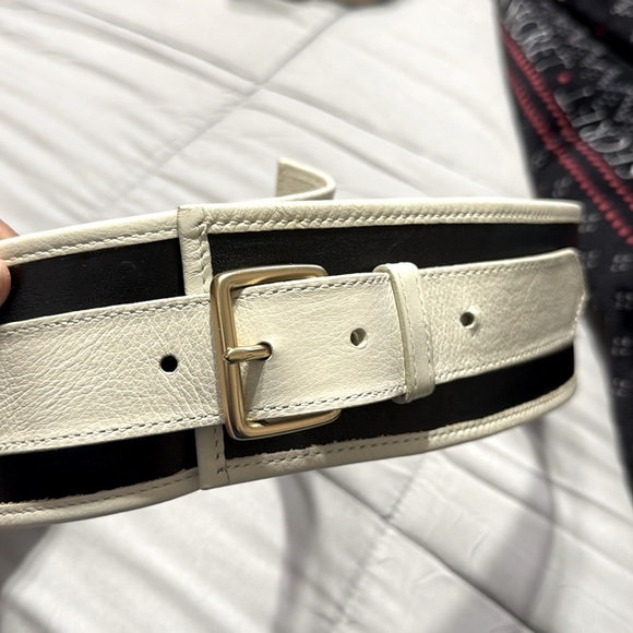 Saks Fifth Avenue oversized leather belt - Picture 2 of 4